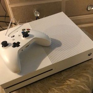 Xbox One Series S 1tb w/ controller